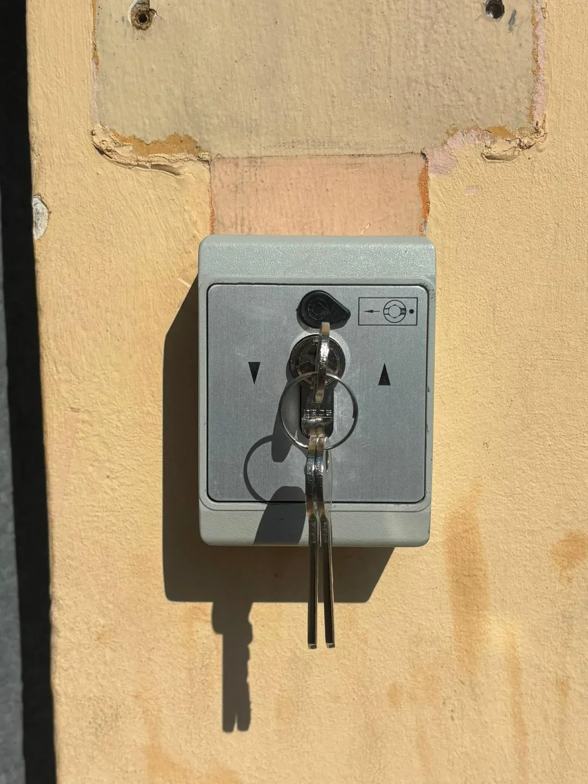 Motorisation de rideau métallique à Clamart